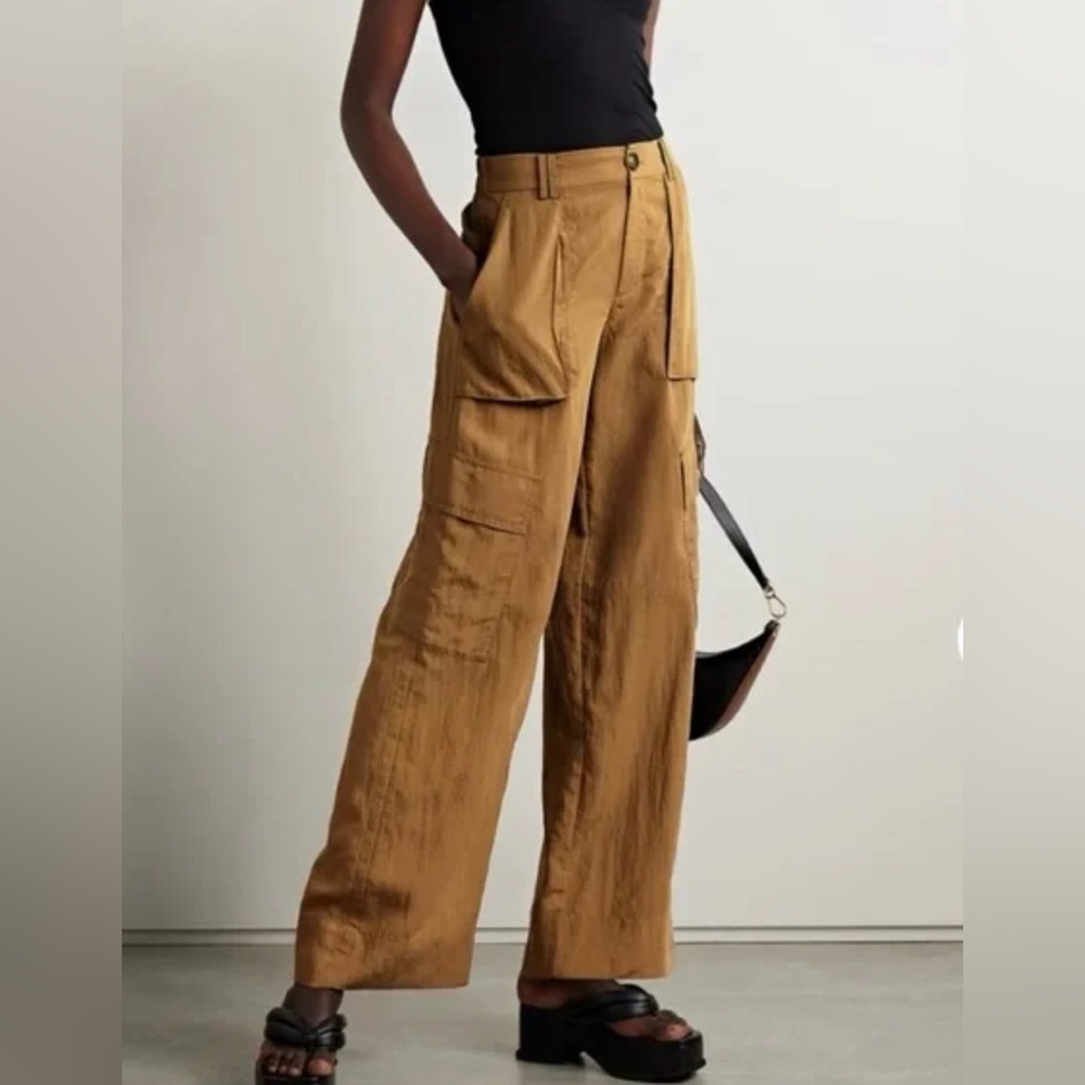Vince Wideleg Drapey Cargo Pants ***NEW w TAGS
Size: 8
Color: Hazelnut